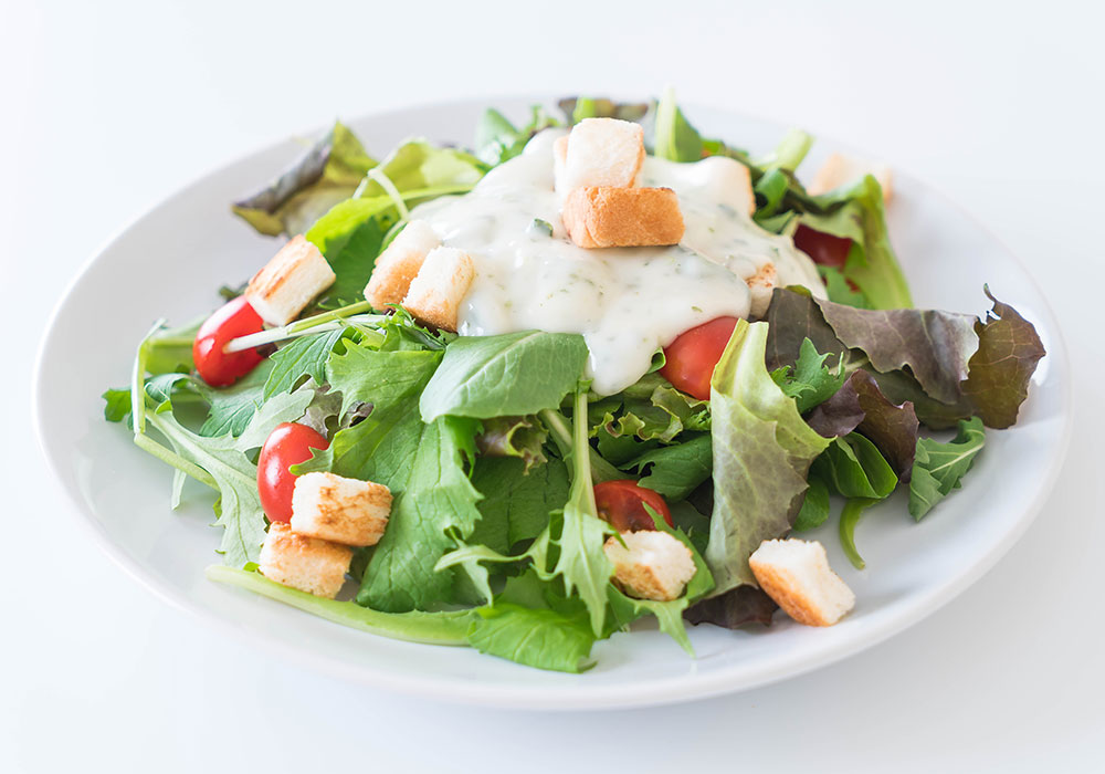 Insalata primavera alla panna acida